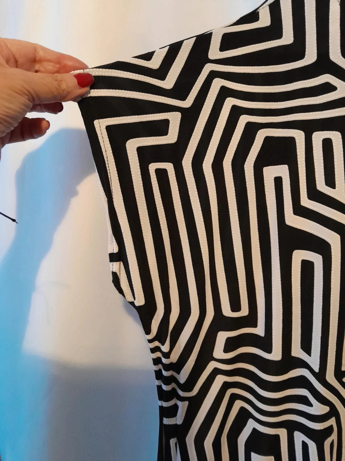 Black and white geometric print flowy t-shirt dress - Size 5XL – photo 5